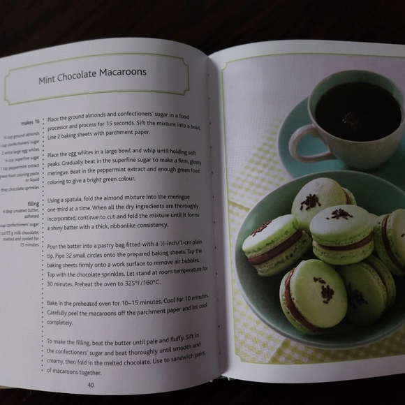 Macaroons cookbook - Picture 3 of 4